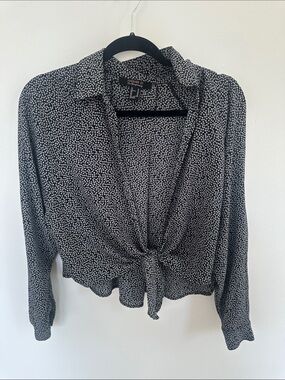 Forever 21 Black and White Printed Tie-Front Blouse